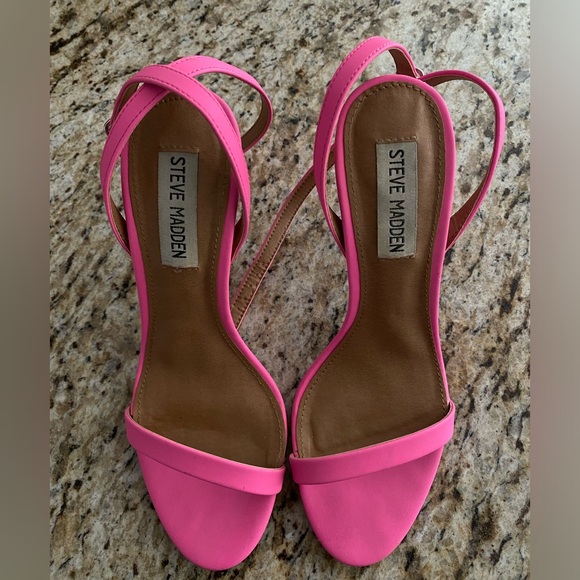 STEVE MADDEN - Hot Pink Sandals - Picture 5 of 5